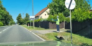 Αστυνομικός «σκιάχτρο» - Η έξυπνη πατέντα για να τηρείται ο Κ.Ο.Κ.