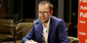 Ο Αύγουστος Κορτώ ζήτησε δημόσια «συγγνώμη» από αναγνώστριά του