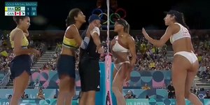 Η στιγμή του τσακωμού στο beach volley