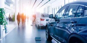 Έκθεση καινούργιων αυτοκινήτων 