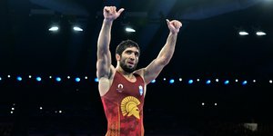 O Nταουρέν Κουρουγκλίεφ 