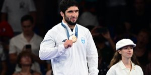 Απονομή χάλκινου μεταλλίου στον Νταουρέν Κουρουγκλίεβ, στους Ολυμπιακούς Αγώνες 2024