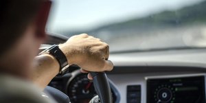 Οδηγός σε αυτοκίνητο 