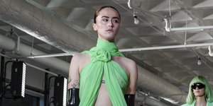 Έλα Έμχοφ: Η αντισυμβατική κόρη της Κάμαλα Χάρις που κατέκτησε τη μόδα 