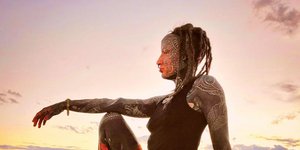 Η Esperance Fuerzina έχει καλύψει με τατουάζ το 99.98% του σώματός της