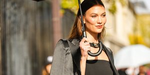 Στιλάτη και στη βροχή: Τα ιδανικά παπούτσια για κομψές εμφανίσεις στις βροχερές μέρες, σύμφωνα με style expert