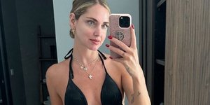 Η Κιάρα Φεράνι σε selfie στη Μύκονο