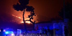 Μεγάλη φωτιά στη βορειοανατολική Αττική