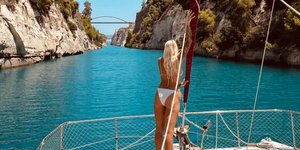 Παράτησαν τα πάντα και γυρίζουν όλον τον κόσμο με ένα σκάφος