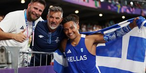 Ο Εμμανουήλ Καραλής με τον πατέρα του