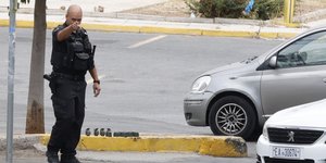 Οι χειροβομβίδες που βρέθηκαν στο Κερατσίνι