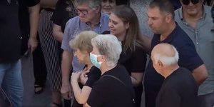 Τραγικές φιγούρες η μητέρα και η αδελφή του 48χρονου