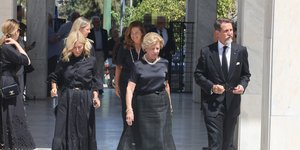 Στην κηδεία του πρίγκιπα Μιχαήλ η Άννα Μαρία, Μαρί Σαντάλ και ο Παύλος 