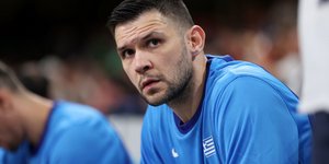 Ο Κώστας Παπανικολάου με την Εθνική ομάδα μπάσκετ στους Ολυμπιακούς Αγώνες 2024