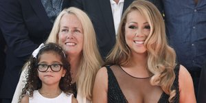 Η Mariah Carey με τη μητέρα της Patricia και την κόρη της Monroe στο Hollywood Walk of Fame στο Λος Άντζελες στις 5 Αυγούστου 2015