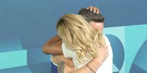 Βασιλική Μιλλούση και Λευτέρης Πετρούνιας μετά την εμφάνιση στους Ολυμπιακούς Αγώνες 2024