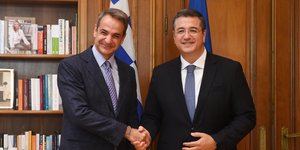 Ο Κυριάκος Μητσοτάκης με τον Απόστολο Τζιτζικώστα