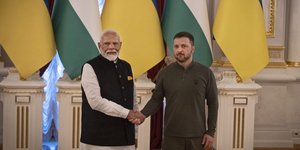 Ο πρωθυπουργός της Ινδίας Ναρέντρα Μόντι με τον πρόεδρο της Ουκρανίας Βολοντίμιρ Ζελένσκι