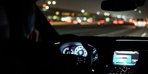 Οδήγηση αυτοκινήτου κατά τη διάρκεια της νύχτας 