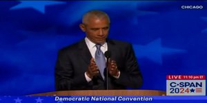 Ο πρώην πρόεδρος των ΗΠΑ, Μπαράκ Ομπάμα στο συνέδριο των Δημοκρατικών στο Σικάγο