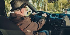 Οδηγός σε μεγάλη ηλικία 