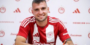 Ανανέωση της συνεργασίας του Ολυμπιακού με τον Ντόι / Φωτογραφία: Eurokinissi