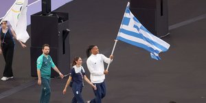 Οι σημαιοφόροι Καραλής και Πλατανιώτη