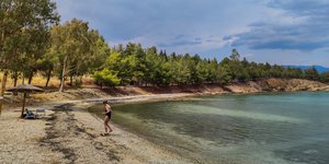 παραλια ψαθινη ομπρελα