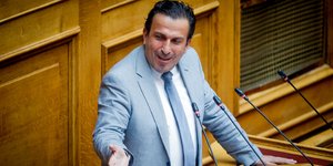 Στεφανος Παραστατίδης