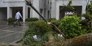 Καταστροφές από τον τυφώνα