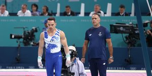 Ο Δημήτρης Ράφτης πίσω από τον Λευτέρη Πετρούνια