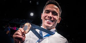 Ο Λευτέρης Πετρούνιας με το χάλκινο μετάλλιο στους Ολυμπιακούς Αγώνες 2024