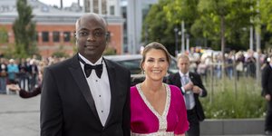 Η πριγκίπισσα Μάρθα Λουίζ της Νορβηγίας και ο σαμάνος