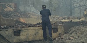 Πυροσβέστης στη φωτιά