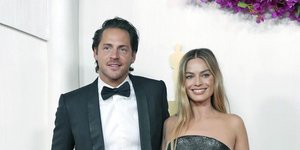 Η Μάργκοτ Ρόμπι με τον Τομ Ακέρλει