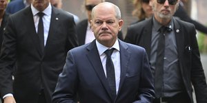 Σολτς επισκέπτεται το Ζόλινγκεν μετά την επίθεση με μαχαίρι