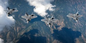 Τα κορυφαία αμερικανικά μαχητικά F-22 Raptor