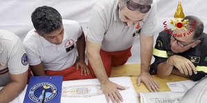 Ειδικές ομάδες μελετούν τα σχέδια του γιοτ προκειμένου να βρουν έναν τρόπο να μπουν στο εσωτερικό του 