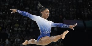 Η Σιμόν Μπάιλς στον δοκό 