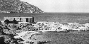 Άρης Κωνσταντινίδης: Το σπίτι στην Ανάβυσσο που αποτυπώνει την ουσία του ελληνικού καλοκαιριού