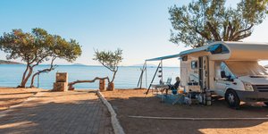 τροχοσπιτο πλαι θαλασσα