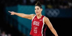 Με άνεση στα ημιτελικά η γυναικεία team USA