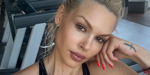 Η Βίκυ Κάβουρα έχει επανέλθει πλήρως στη γνώριμη, εντυπωσιακή εικόνα της