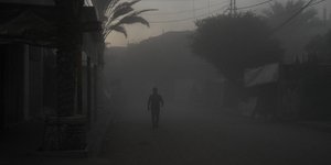 Ατμόσφαιρα μετά από βομβαρδισμό στη Γάζα