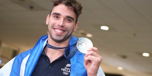 Ο Απόστολος Χρήστου με το ασημένιο μετάλλιο στους Ολυμπιακούς Αγώνες 2024