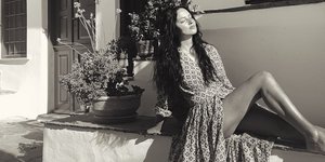 Η Ζενεβιέβ Μαζαρί ανεβάζει τη θερμοκρασία στο Instagram