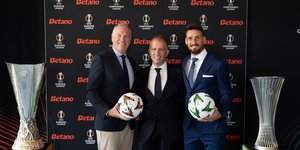 (από αριστερά) Ο Marketing Director της UEFA, Guy-Laurent Epstein, ο Deputy CEO της Kaizen Gaming, Άρης Δημαράκης, και ο πρεσβευτής του τελικού του UEFA Europa League 2025, Aritz Aduriz