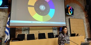 Τυφλή παιζει μουσική