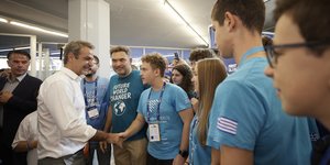 Ο Κυριάκος Μητσοτάκης στον διεθνή διαγωνισμό ρομποτικής «First Global Challenge»