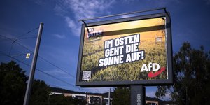 «Ο ήλιος ανατέλλει στην Ανατολή», λέει αφίσα της AfD στην Ιένα της Θουριγγίας